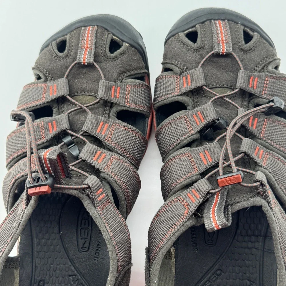 KEEN Clearwater CNX Sandals Mens 9 Hiking Water Shoes Gorpcore Outdoor Granola